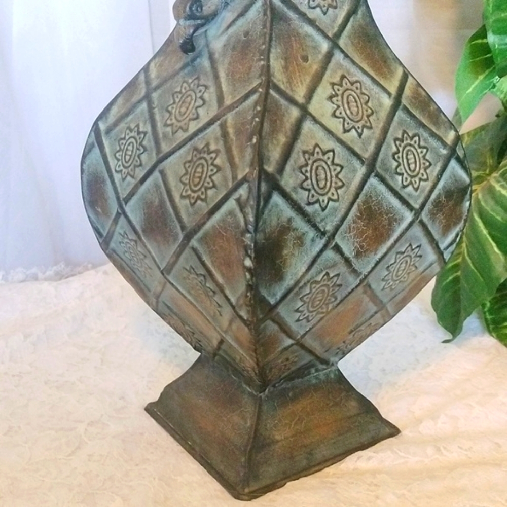 ⚜️ Decorative Metal Footed Vase - Picture 3 of 13